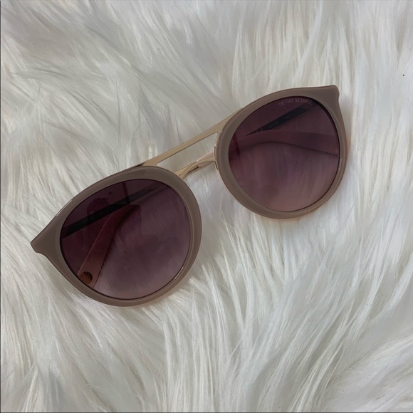 henri bendel Accessories - Henri Bendel Zoey Sunglasses